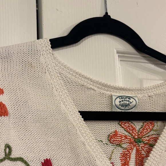 Vintage | M/L | Embroidered Floral V-Neck Cropped Sweater Cardigan - Cream - Picture 4 of 4